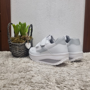 Дамски анатомични маратонки КОД 118-бял