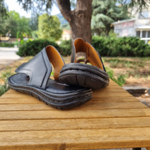 Mъжки чехли от естествена кожа КОД М-1120-черен